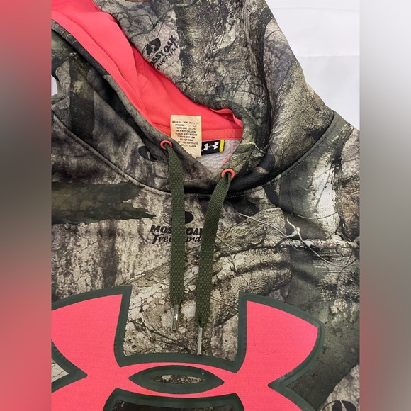 Under Armour Mossy Oak Camo Big Pink Logo Hoodie Women's Small Semi-Fitted - Picture 3 of 9